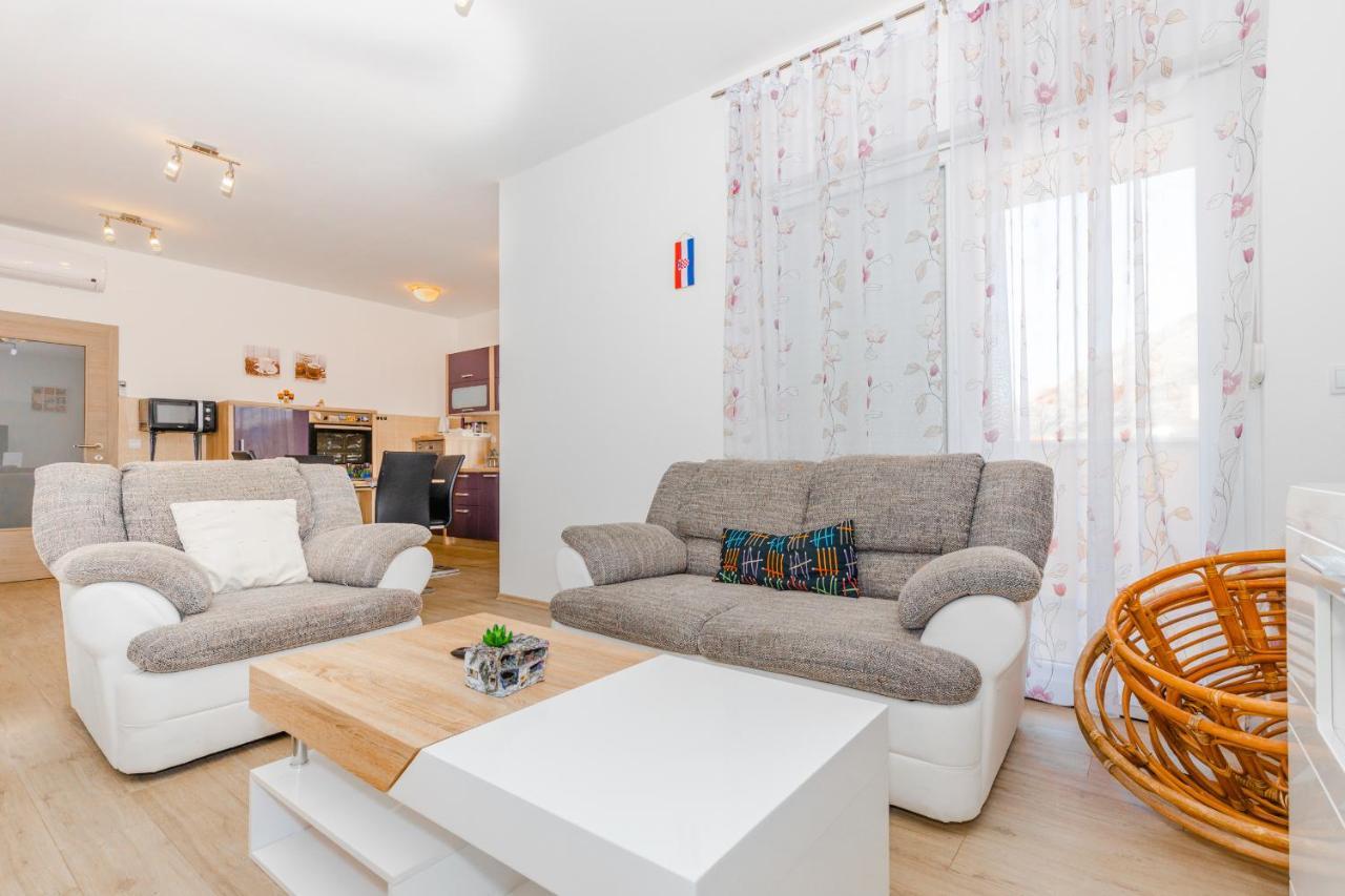 Spacious 2-Bedroom Apartment With Terrace And Parking Cavtat Εξωτερικό φωτογραφία